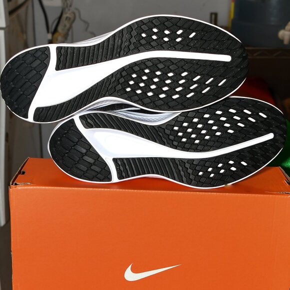 Nike Quest 5 Men\'s Road‎ Running Shoes main image 8